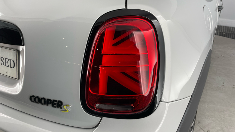 MINI Hatchback 135kW Cooper S Level 3 33kWh 3dr Auto Electric Hatchback